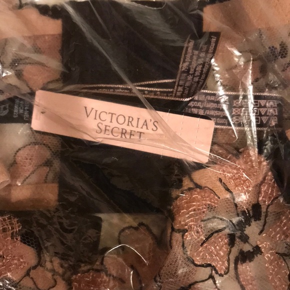 Victoria’s Secret -NWT - Very Sexy unlined bra - L - Picture 5 of 6